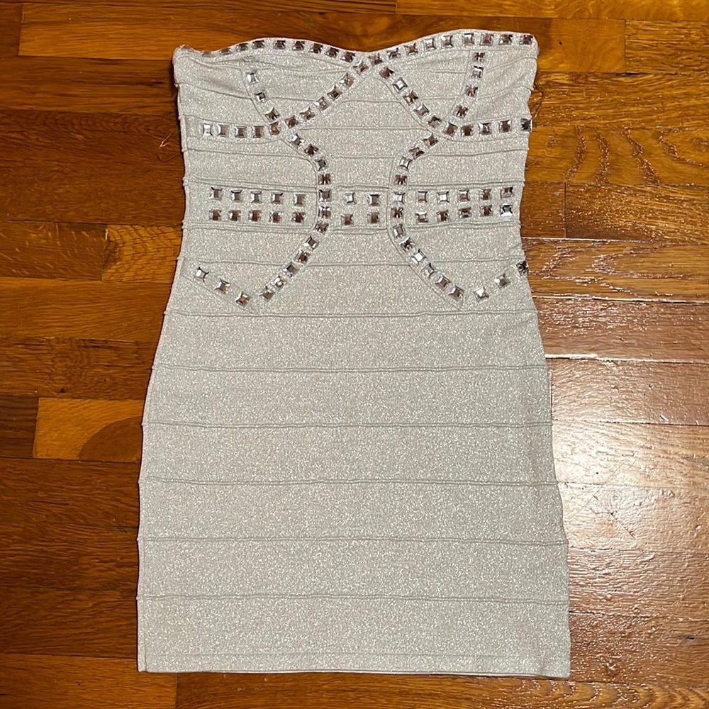 Wow Couture - size M - grey silver dress.  Be unforgettable 💕